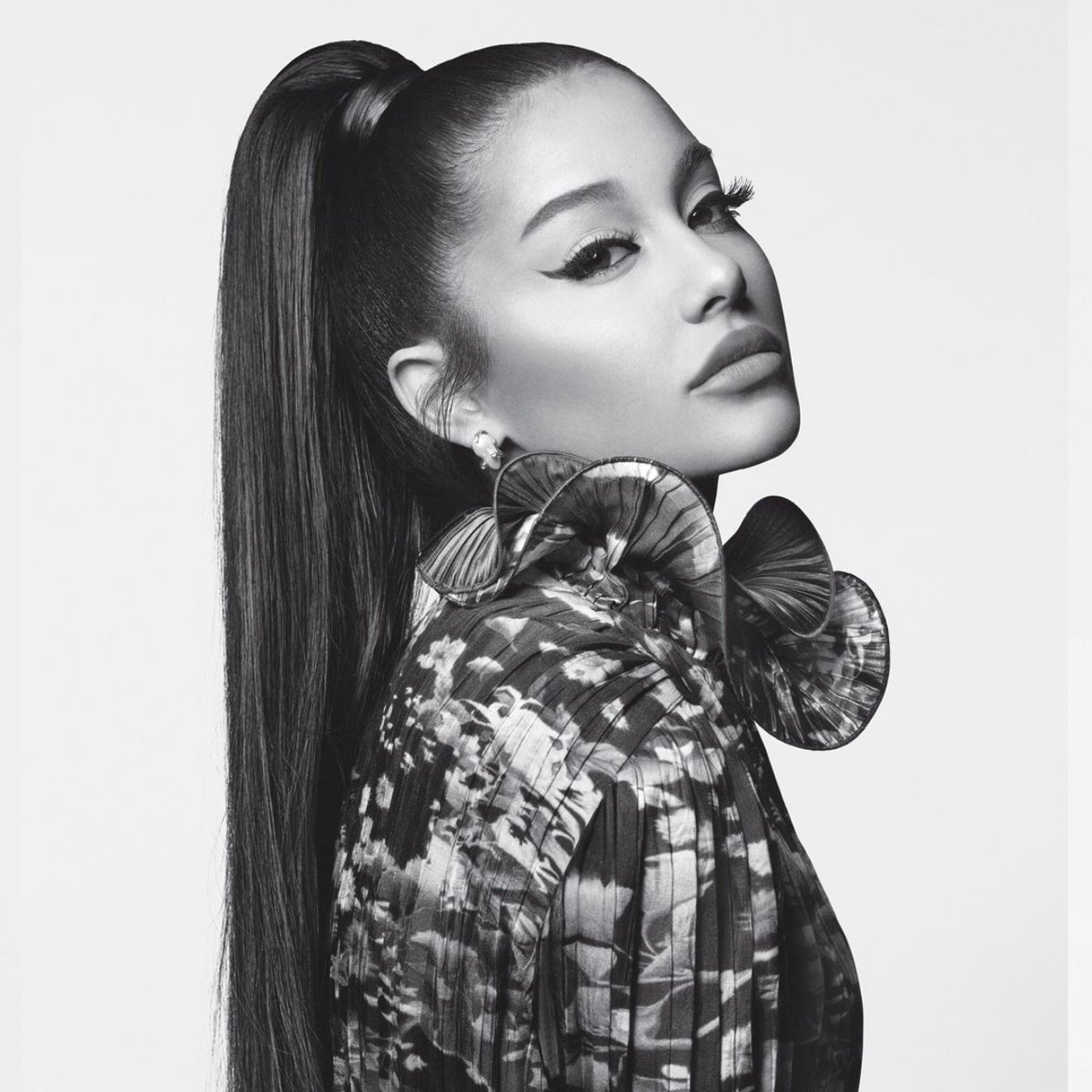 thearianahub's tweet photo. Ariana Grande’s highest peak per year on the Billboard Hot 100 since 2018:

2018 — #1 
2019 — #1 
2020 — #1 
2021 — #1 
2022 — #12 
2023 — #12 (so far) https://t.co/2uqgHv8PUa