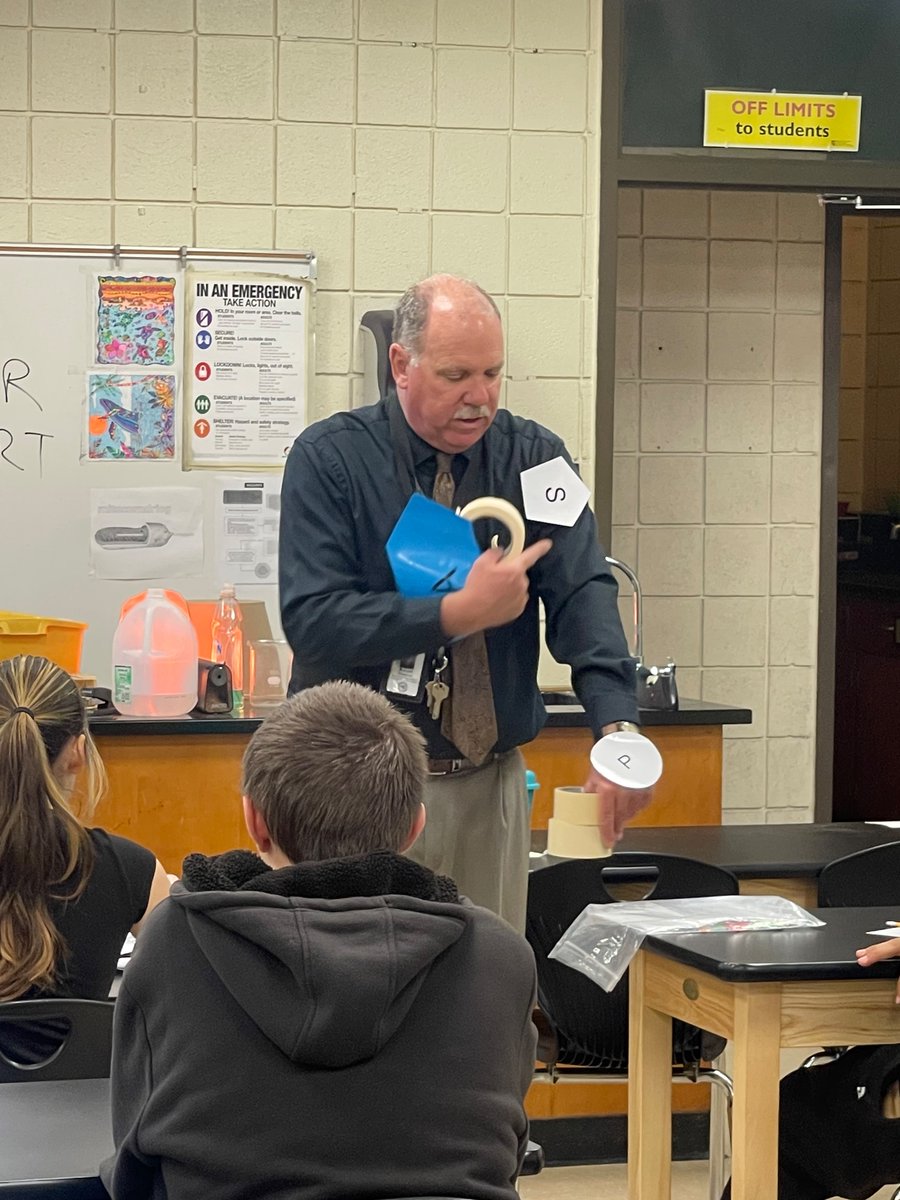 DiggsTosha's tweet photo. @HavelockHigh class visits today w/Principal @claudiacasey8 & Secondary Director @shajuanasellers — creativity, engagement, teaching, learning, veterans & rookies — #RamCountry has it all! Let’s see what’s new in the #RamReport https://t.co/Q65TnhgOX3