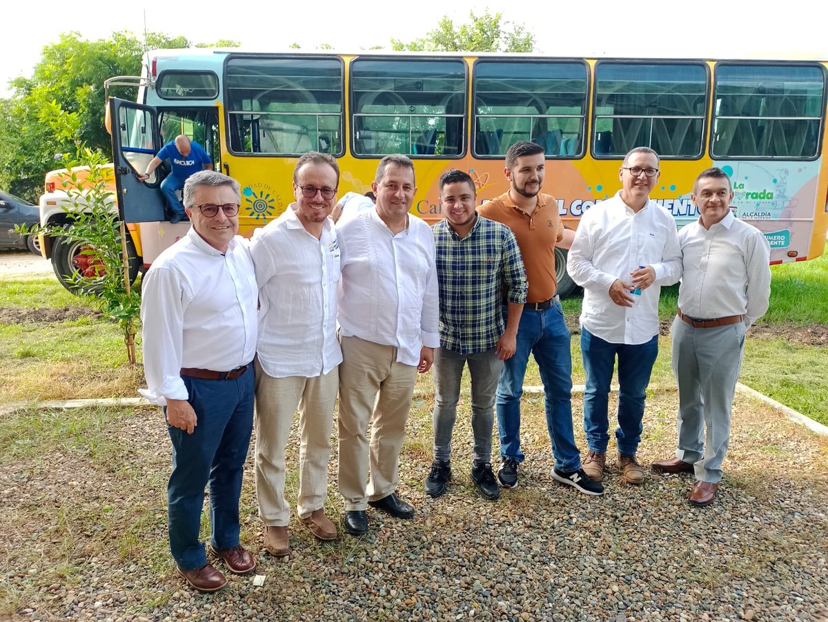 PDPMCentro's tweet photo. 🔙 📸 Posesión del Vicerrector de la sede Magdalena Centro de la @udecaldas, Fabio Alonso Mesa Ramírez.
Un importante evento en el que participó nuestro Director Ejecutivo, Wilmar Gómez, ya que la Universidad es miembro fundador del #PDPMC y un aliado estratégico. https://t.co/fTt5PXt3kG