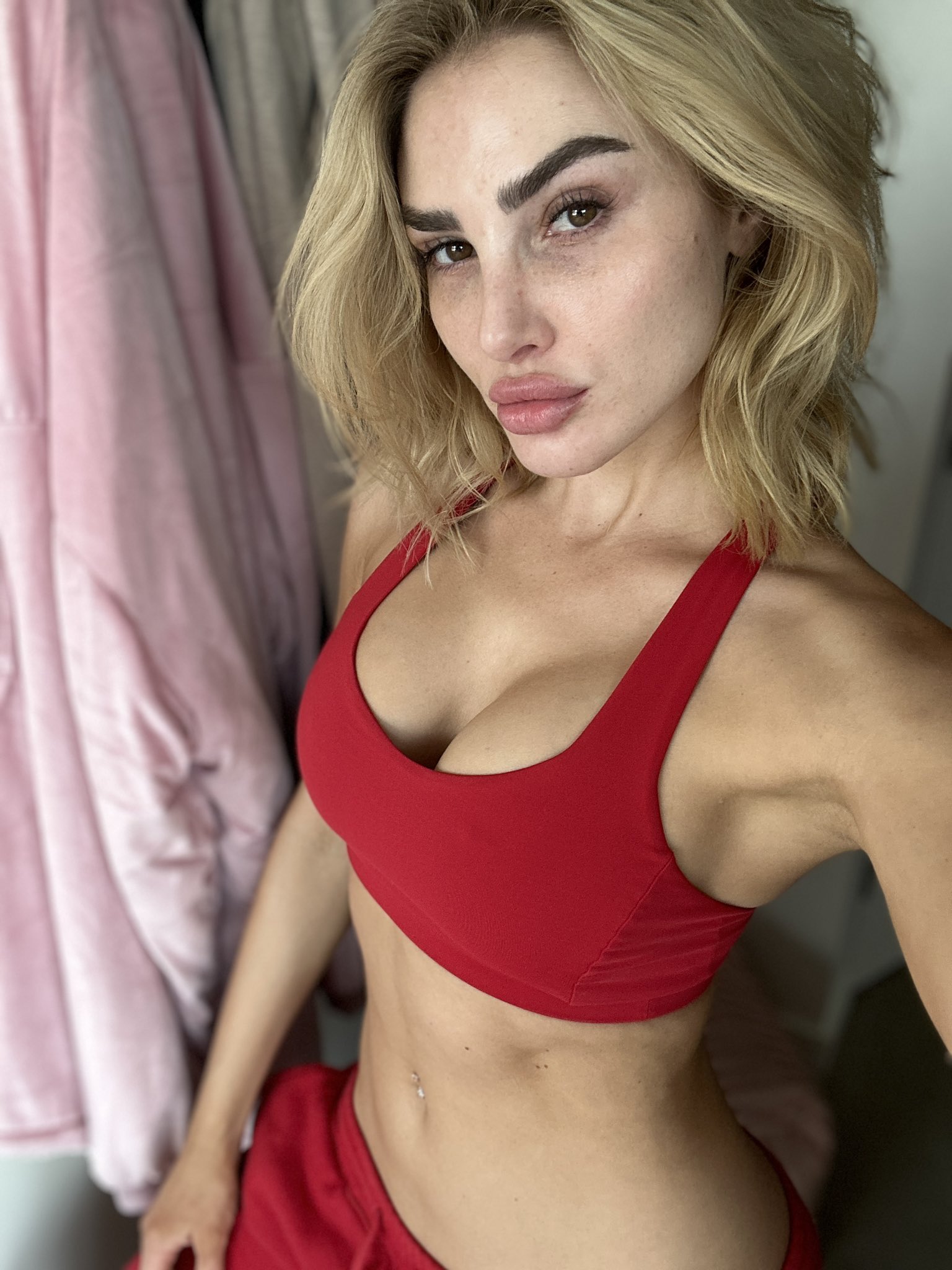 Kenzie Anne 💖 on Twitter: "Bed head 😋 come chat with me link in bio 😝
