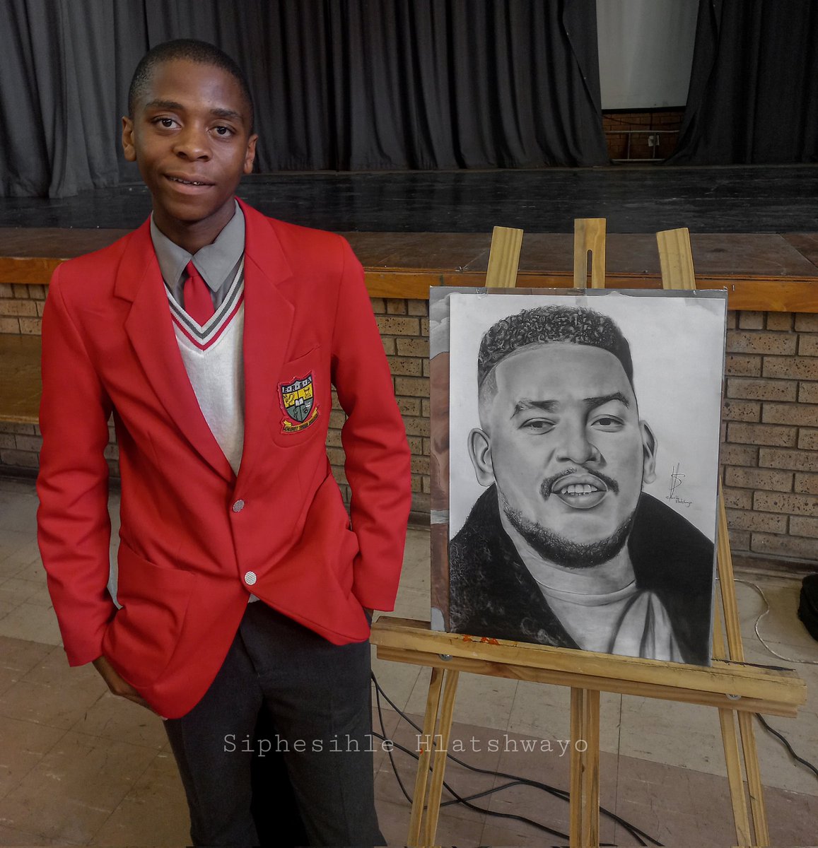 _sphesihlebrian's tweet photo. I'm Siphesihle Hlatshwayo I drew picture of super mega as an honour of paying tribute to our super star AKA. May his soul rest in peace๐ฏ๐๐ #MassCountry #Simdope #DonDesign #trendnow #RipAka #drawingofaka #drawingofsupermega https://t.co/Vtpc6xsHEs