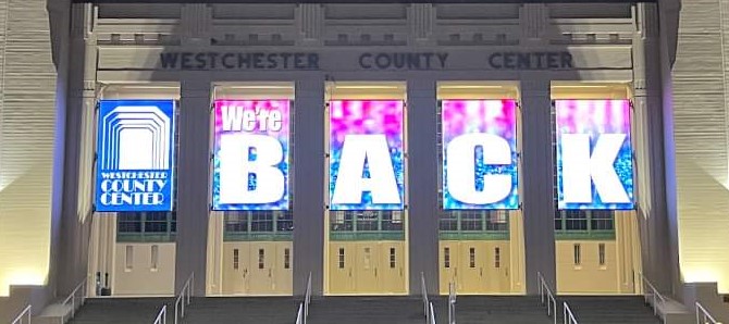 RyeNeck_BHoops's tweet photo. (1/2) It was a very special final home game for the @RyeNeckHoops Seniors. 🙏 great blackout crowd, 🤜 all-star alum appearances, blowout W, and punched ticket to the County Center.
@RNHSathletics @ryeneckschools @KDJmedia1 @LiveMike_Sports @lohudhoopsmbd @rayteodora1 @PeteRuf12 https://t.co/Vuf7vvWJX6
