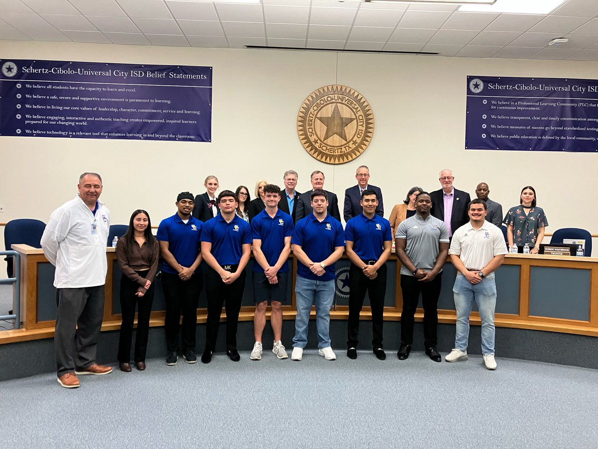 scclbuffs's tweet photo. Student recognitions for FCCLA and Football tonight at the board meeting. Way to represent Buffs! https://t.co/Fg4sW35NRH