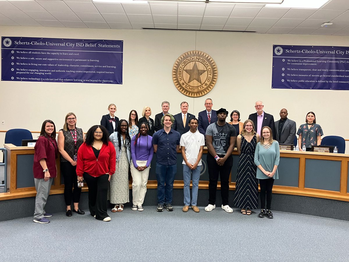 scclbuffs's tweet photo. Student recognitions for FCCLA and Football tonight at the board meeting. Way to represent Buffs! https://t.co/Fg4sW35NRH