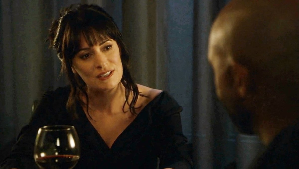 forprentiss's tweet photo. OKAY BUT HEAR ME OUT.. can we have this emily prentiss hairstyle again but in her beautiful grey hair now 🥺 please please please, make it happen @criminalminds @pagetpaget - https://t.co/avoT7uH25f