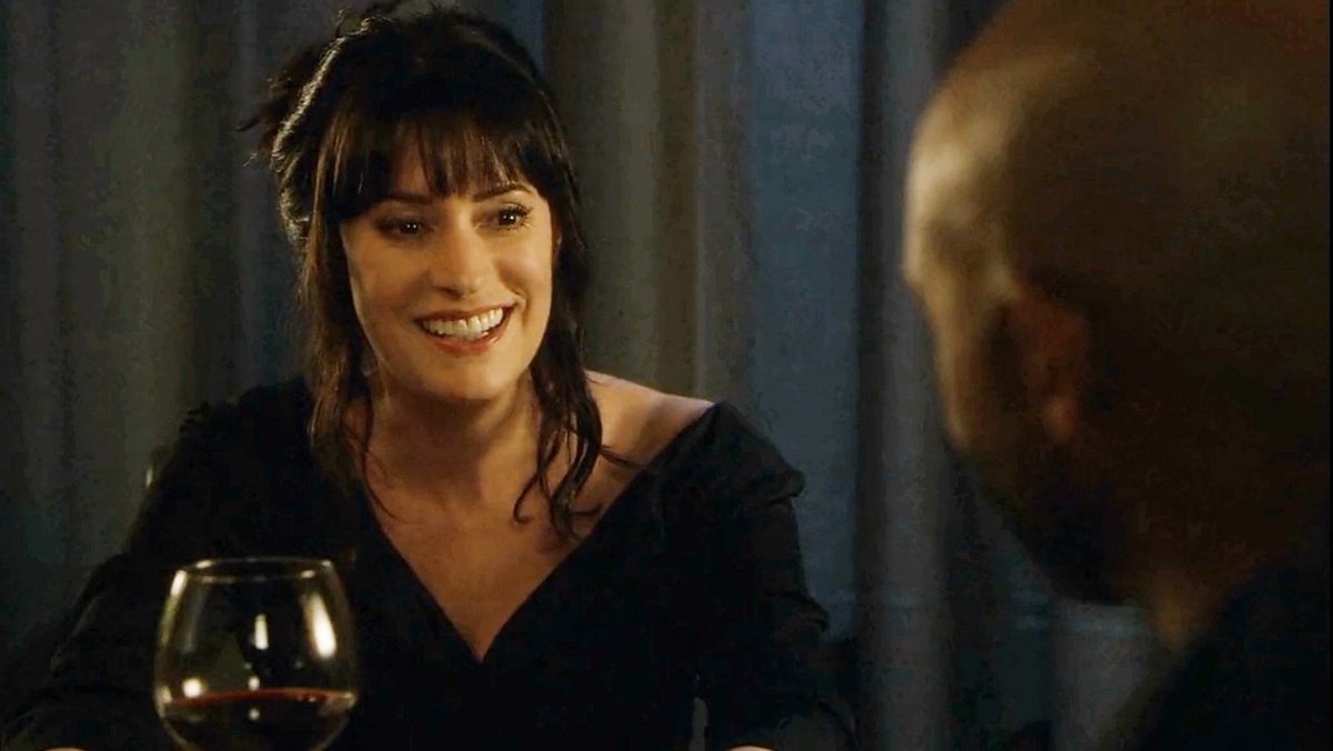 forprentiss's tweet photo. OKAY BUT HEAR ME OUT.. can we have this emily prentiss hairstyle again but in her beautiful grey hair now 🥺 please please please, make it happen @criminalminds @pagetpaget - https://t.co/avoT7uH25f