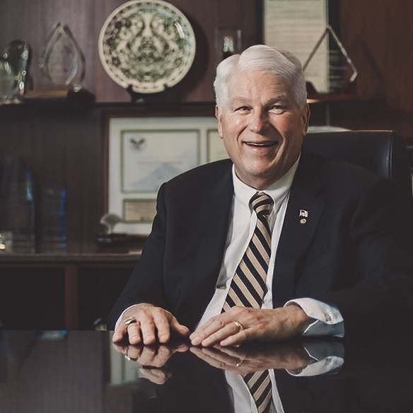 valenciacollege's tweet photo. Our hearts are sad, but our memories of @UCF President John Hitt are warm. Dr. Hitt worked with @ValenciaCollege officials to create #DirectConnecttoUCF, which has made college more affordable & accessible. His legacy in Central Fla. lives on in the thousands of lives he changed. https://t.co/UZ2hYBKhiD