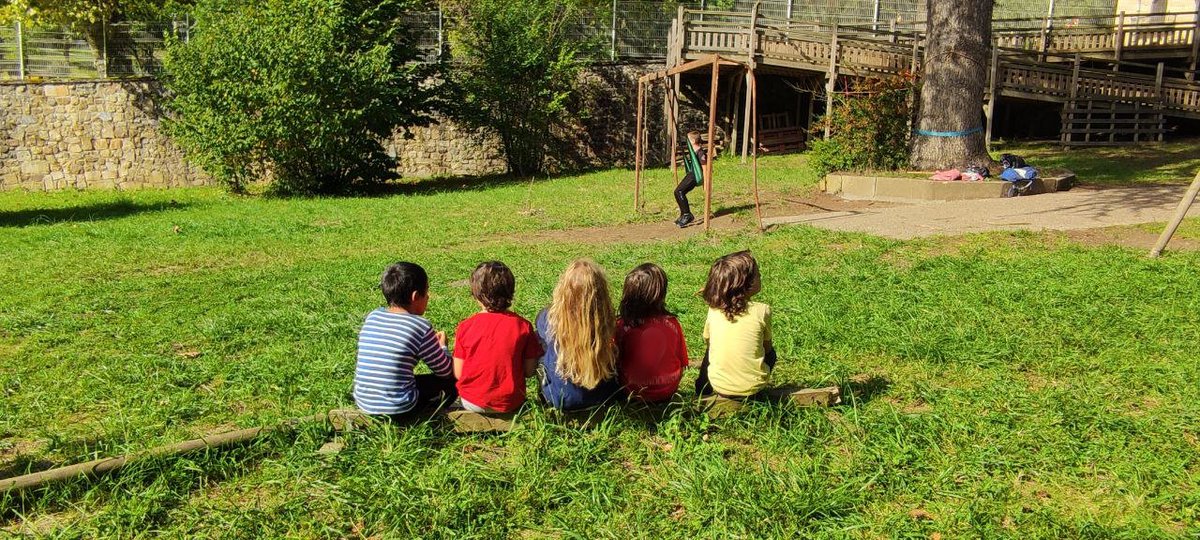 Gabon egunak manga laburrean egin genituen eta bat batean elur panpinekin jolasean genbiltzan. Gaurko epeltasunarekin sugandilak bezala eguzkitan berotzen jarri dira berriz ere bueltatuko diren hotzei aurre egiteko.

#sugandilak
#lagartijas
#epeltasuna
#udaberriarenzain
#umerri