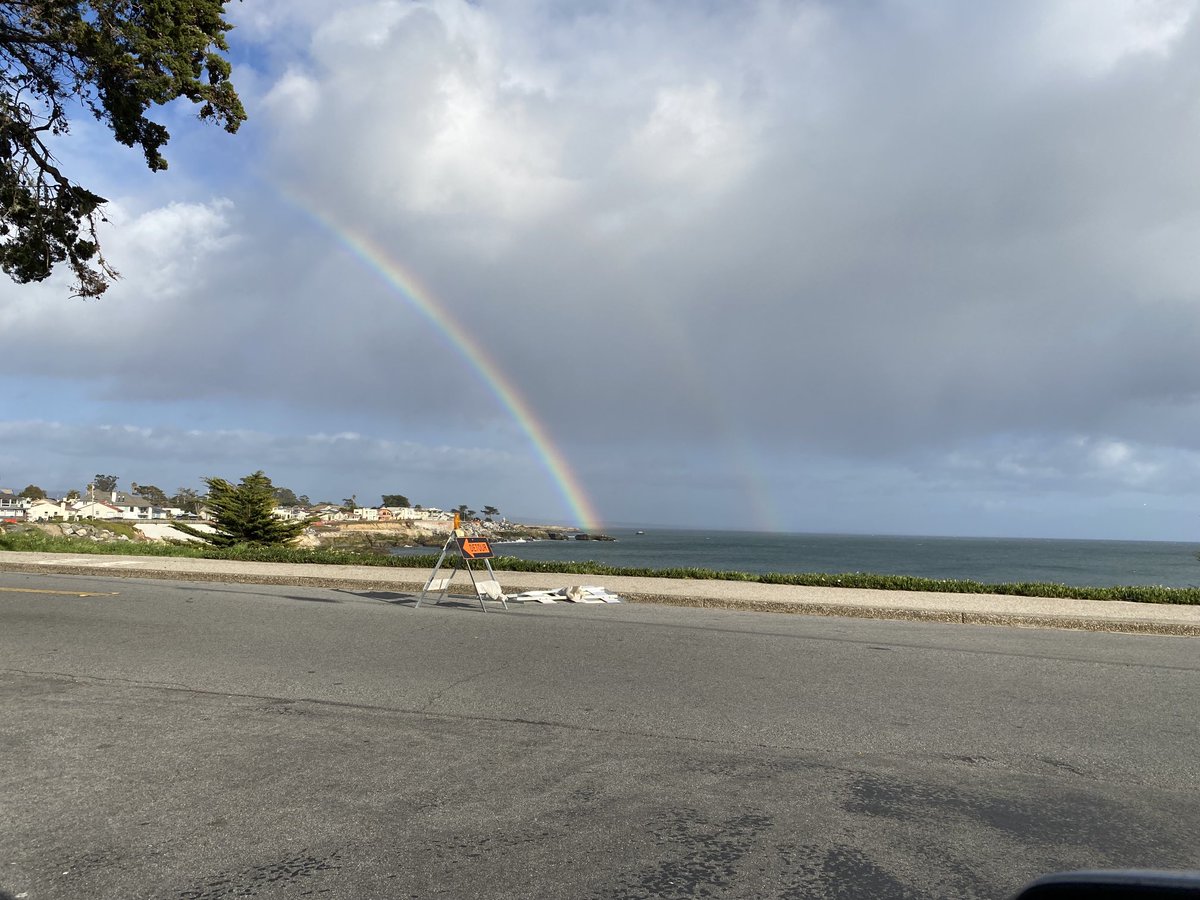 Beautiful rainbow this afternoon over West Cliff Drive at Almar in #SantaCruz as wind and raindrops moved in. Maybe a sign there won’t be more damage here. ⁦<a href="/NativeSantaCruz/">Native Santa Cruz</a>⁩