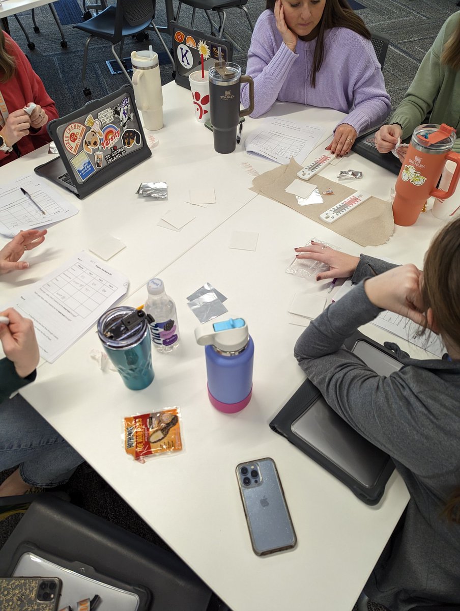 mrscooper_2's tweet photo. Loved leading my first district training today with these awesome 2nd grade teachers! Project Lead the Way for the win! 🧪👩‍🔬 #oneshawneemission @theSMSD https://t.co/ipPqHmGJcW