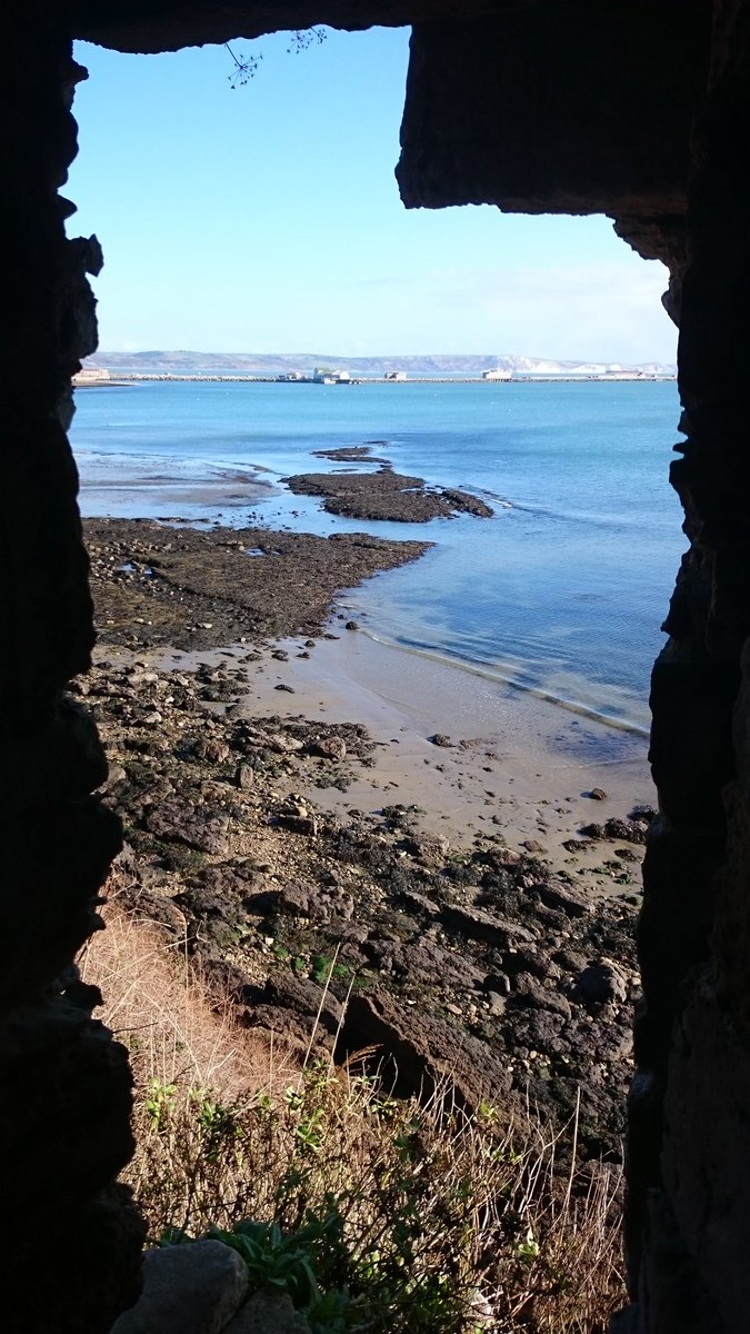 ViewFromUK's tweet image. View from Sandsfoot Castle, Weymouth. 👀
#Dorset
#jurassiccoast