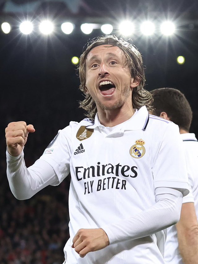 Wonderful to see Liverpool fans now applauding off Karim Benzema and Luka Modrić — both superb again and again. ⚪️🎩⭐️ #UCL