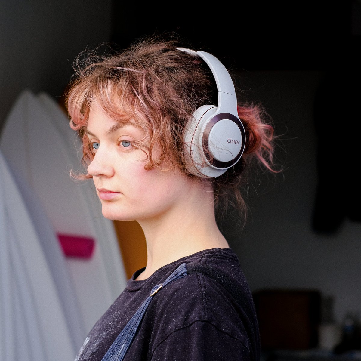 artby.vanna (IG) creates custom surfboards utilizing her creativity and passion into an artful craft. Quality noise cancelling headphones help her focus on whatever task is at hand.