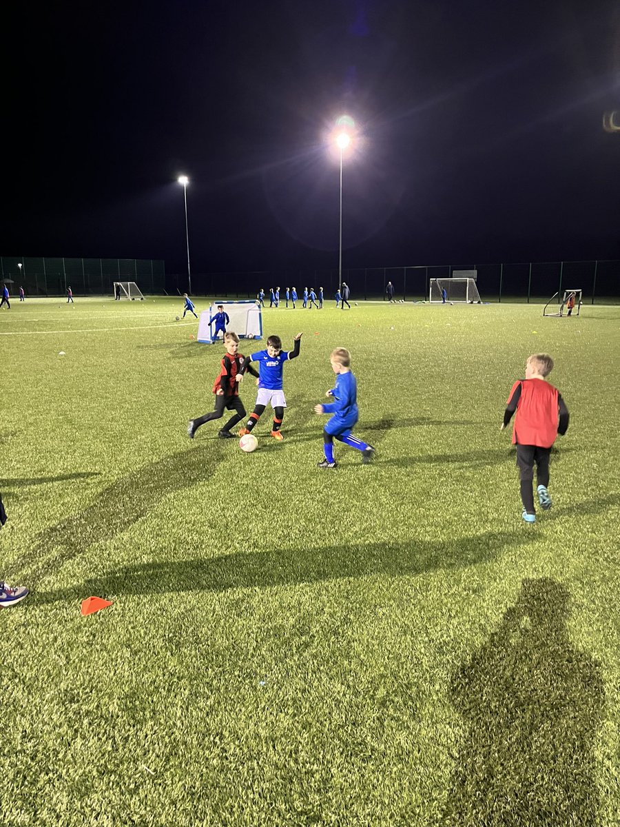 The boys had some more practice at 5s this evening, big change from last year with bigger pitches and bigger goals so lots of changes for them 😁 Thanks to Linwood Rangers for the friendlies 👏🏼 boys are coming along well and working hard every week
