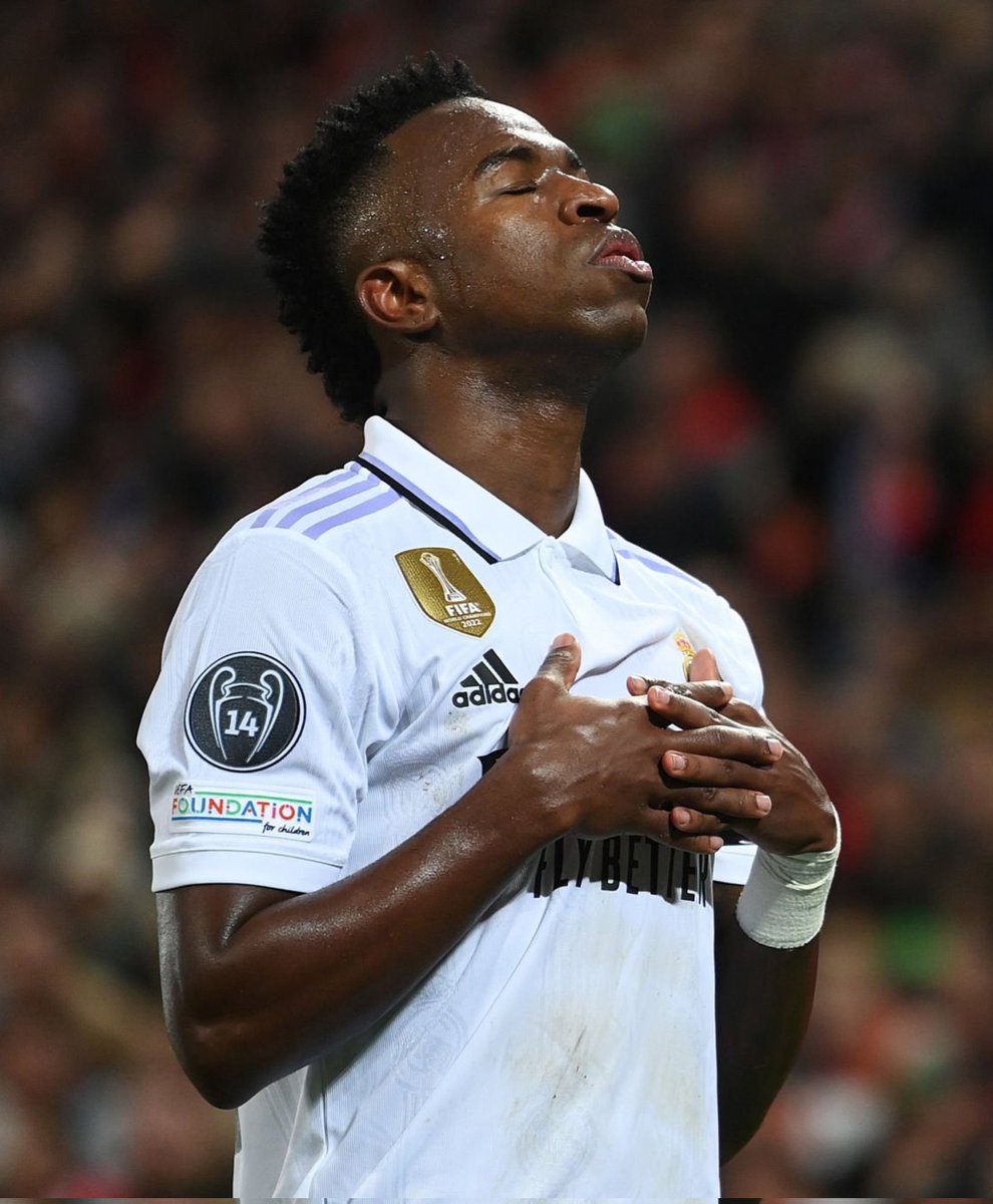 _z2ll's tweet image. Vini 💛🤍