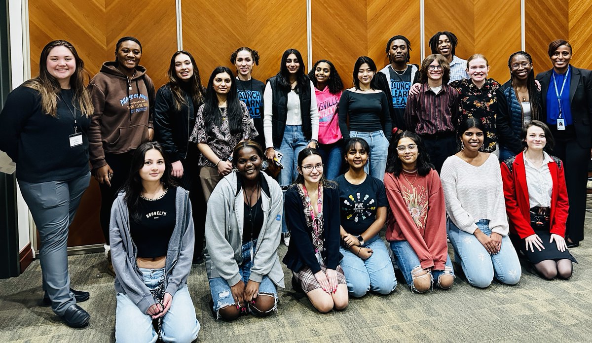 PWCCircuitCourt's tweet photo. #CommunityandCollaboration - Human Rights Council Youth Leadership @pwcgov: These young leaders attend county-wide events, collaborate with leadership at @PWCSNews (@LDMcDade) and articulate complex subjects while enhancing #HumanRights in the #pwccommunity. https://t.co/Q9qi45rbB3