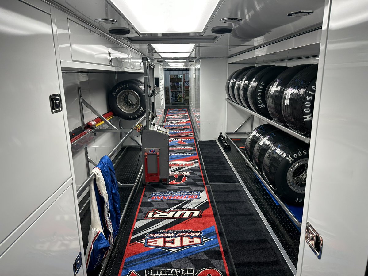 Rocket1_Racing's tweet photo. 5PM on Tuesday…..2 days to wash 3 cars, all the pit equipment, 2 trucks &amp;trailers inside &amp; out, and all Laundry done. Time to go to work and get ready for our next races. https://t.co/ivXmJqR7JF