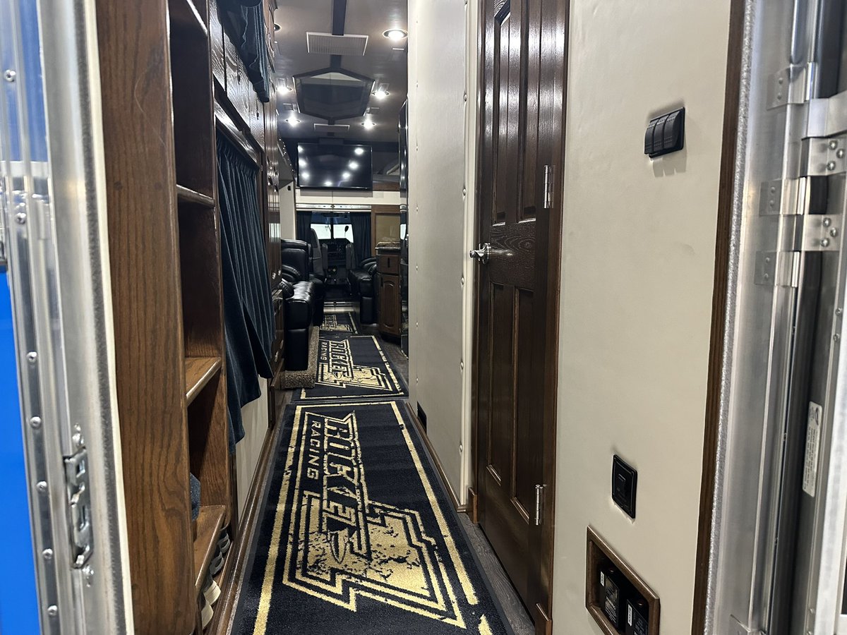 Rocket1_Racing's tweet photo. 5PM on Tuesday…..2 days to wash 3 cars, all the pit equipment, 2 trucks &amp;trailers inside &amp; out, and all Laundry done. Time to go to work and get ready for our next races. https://t.co/ivXmJqR7JF