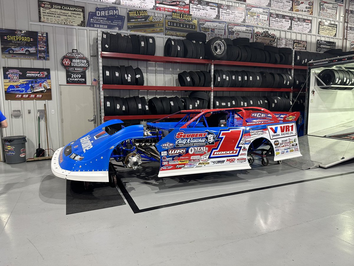 Rocket1_Racing's tweet photo. 5PM on Tuesday…..2 days to wash 3 cars, all the pit equipment, 2 trucks &amp;trailers inside &amp; out, and all Laundry done. Time to go to work and get ready for our next races. https://t.co/ivXmJqR7JF