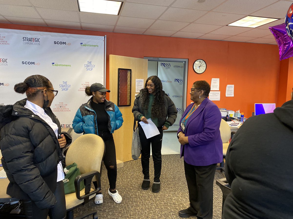 jana_duckett's tweet image. Kicked-off “Love Your Major” week in the @MSUStrategyShop with professional headshots and a birthday celebration for our chair @jayee2102. Let’s go #scomup 🎉🥳🎉🥳🎉