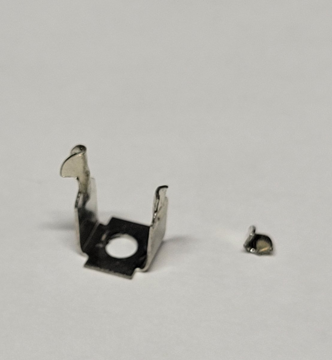TechKoz's tweet photo. Well, that's that then... Anyone know where I can source one of these?
#macintosh #macplus #mac #repairgonebad #marchintosh #crt https://t.co/wAJmtWQrmP