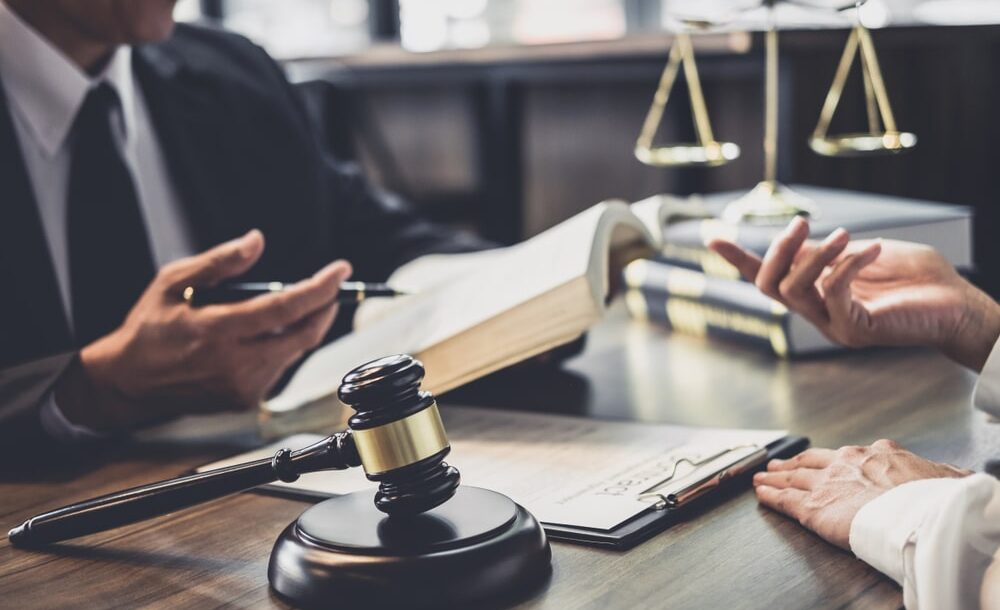 JonesDivorce's tweet photo. The first step can be the hardest, but meeting with a lawyer doesn't need to be an intimidating experience. Our team of family law lawyers created a how-to guide to help you prepare for your initial consultation: 
https://t.co/Rqer0vyBuL https://t.co/9GsulXtGrt