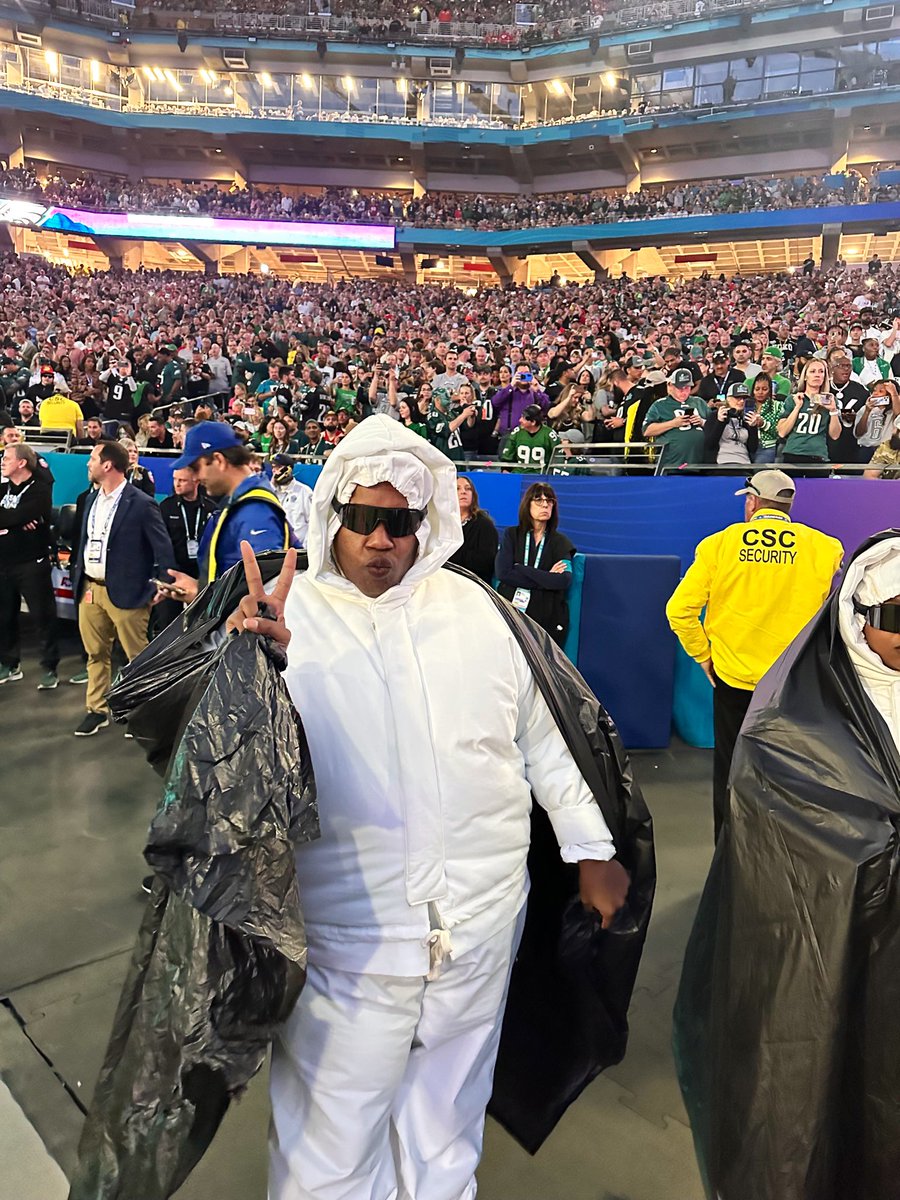 Im still here mentally, performed with <a href="/rihanna/">Rihanna</a> with 200 other local dancers on the field… #SuperBowlLVII #Rihanna #HalftimeShow #FentyBowl