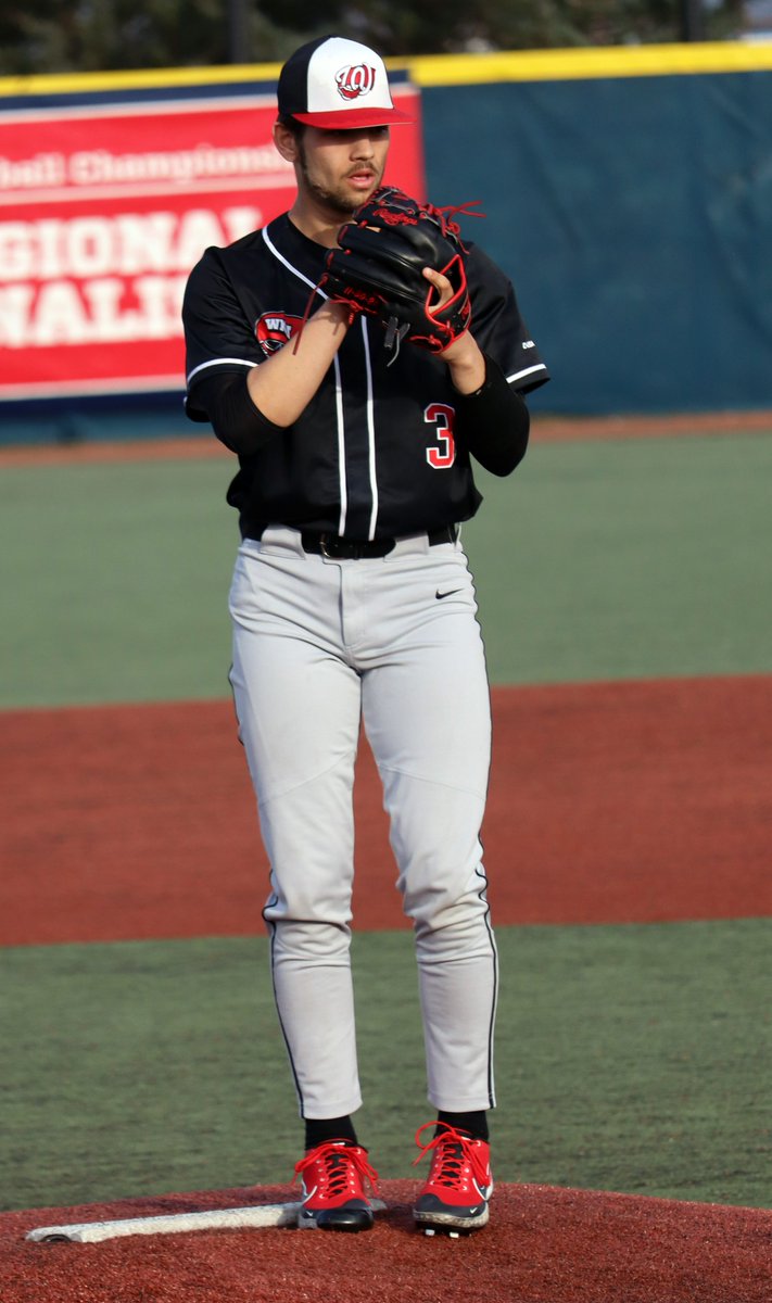 Schutte starts on the bump, making his collegiate debut.

#GoTops | <a href="/nicschutte_/">Nic Schutte</a>