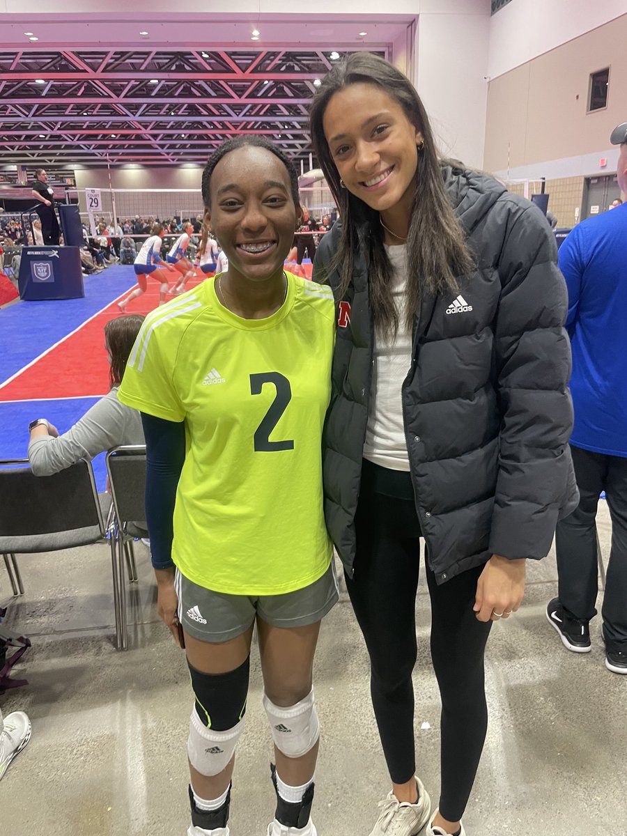 After a long 3 days at Triple Crown and placing 26th out of 72, me and some of my teammates got to meet some amazing volleyball players <a href="/harpermurray4/">Harper Murray</a> <a href="/phekran/">Phekran Kong :))</a> <a href="/HamesNicklin/">nicklin hickman</a>