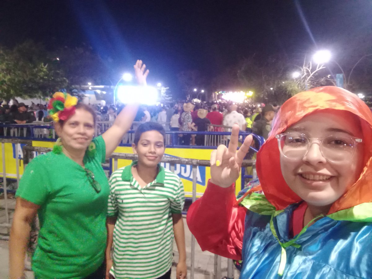 StoriesMei's tweet photo. Ayer fue noche de Orquestas, ahorita subo de la Batalla de flores de hoy, seguimos en la espera 🤣🤙🏻 https://t.co/miJKL79ykR