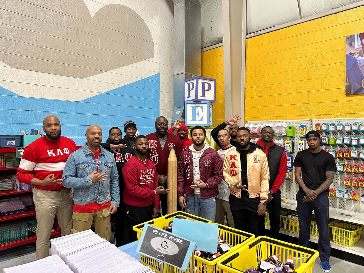 PENCIL4Schools's tweet photo. Saturday was another busy day at the #DGPENCILBox, as we served more than 50 teachers. Special thank you to our volunteers - the local alumni chapter of Kappa Alpha Psi (@HvilleNupes) - for spending the day supporting @MetroSchools teachers while they shopped. #communityservice https://t.co/JCbBbe7Gne
