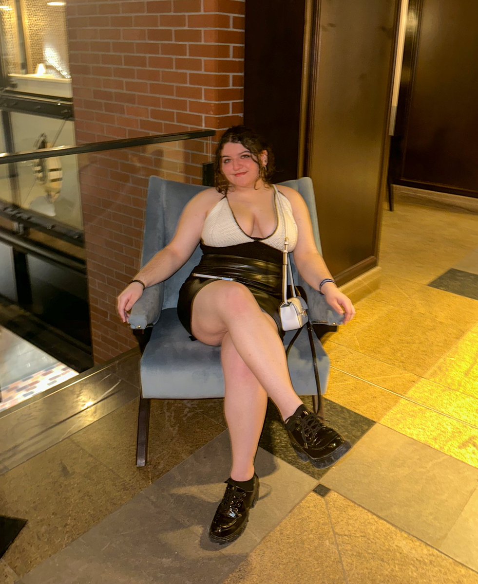 ChaosBirdss's tweet photo. Hashtag Woman 
Am I right or am I right https://t.co/CDydOXjigV