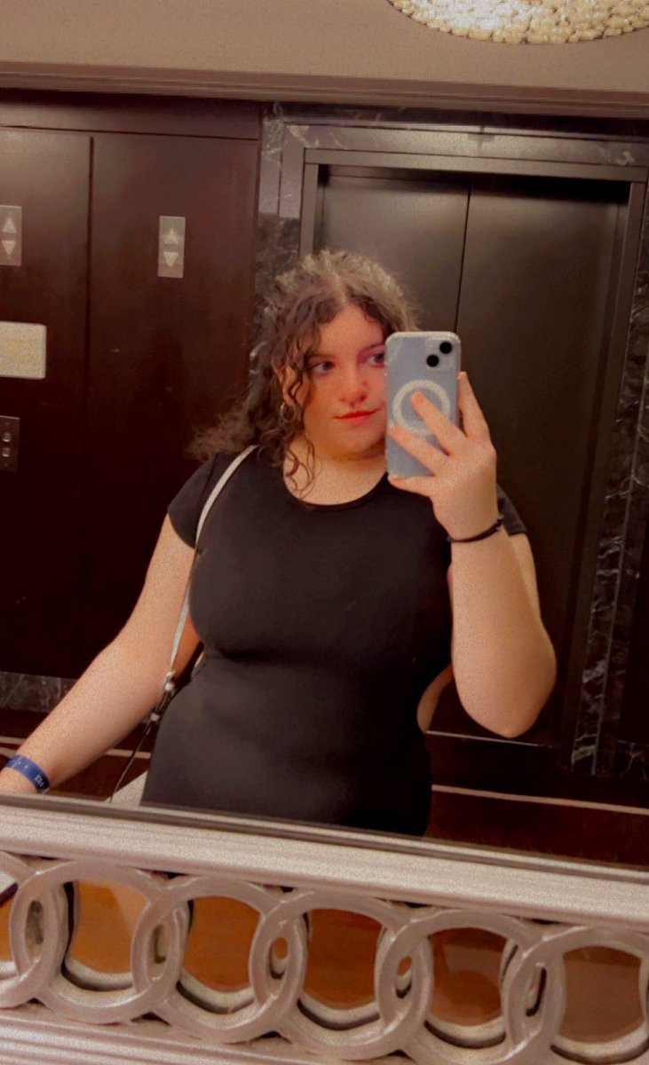 ChaosBirdss's tweet photo. Hashtag Woman 
Am I right or am I right https://t.co/CDydOXjigV