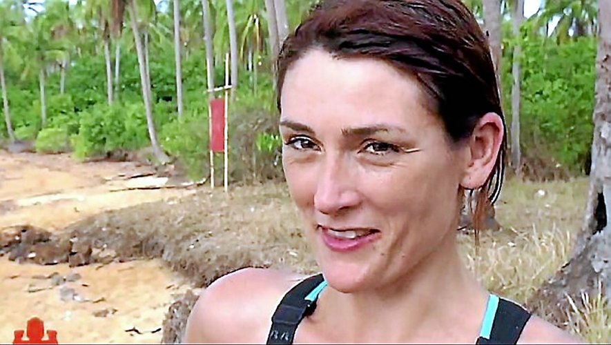 JulietteC2342's tweet photo. Elodie qui chante sur KL... Un petit air de déjà vu ! #KohLanta https://t.co/vu2SNDFGAn