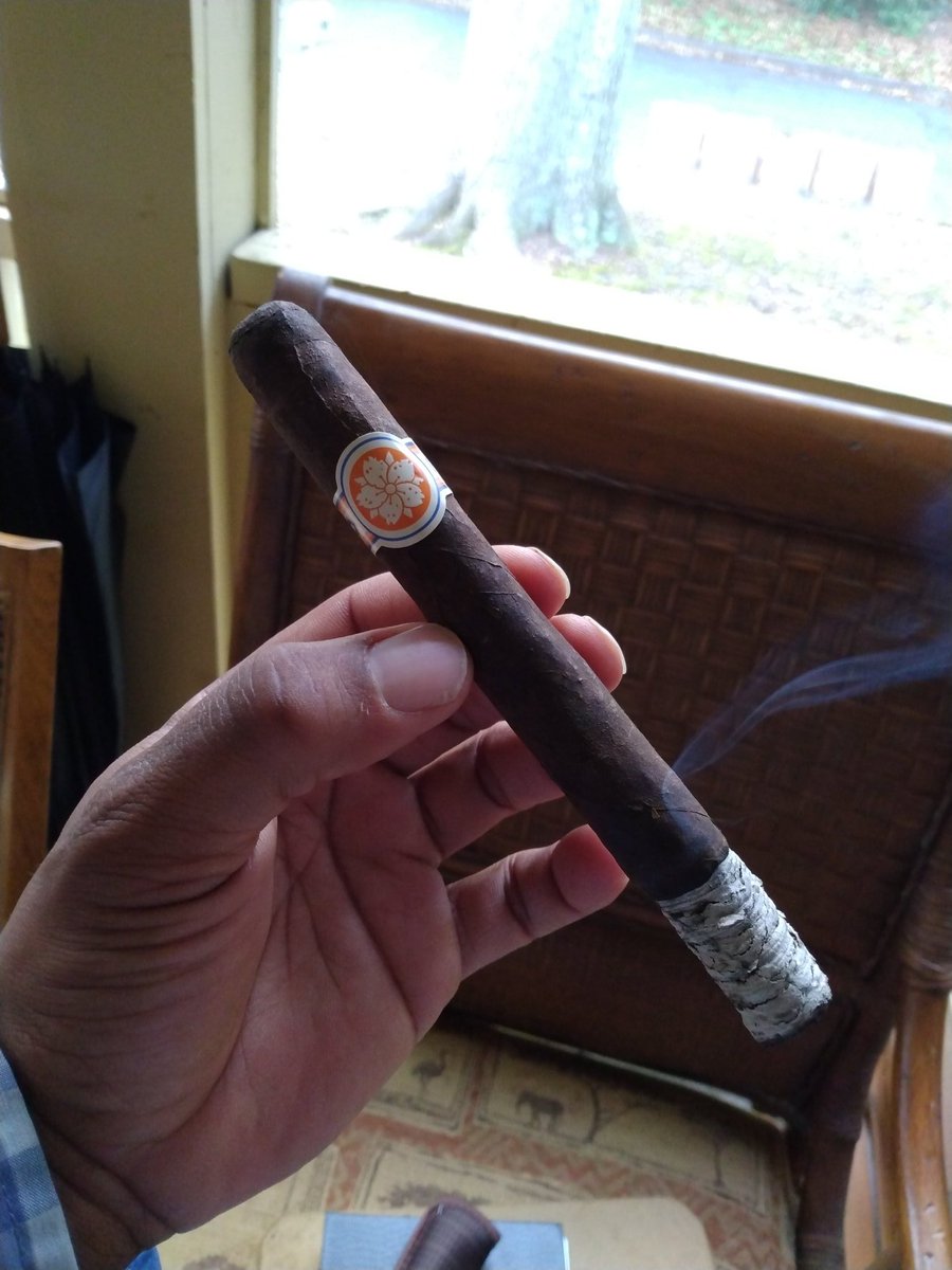 MonkMan2015's tweet photo. #HappyTuesday currently Puffing and Chilling on the Room 101: Ichiban... #LongAsh. Have a blessed evening.
Peace and Love.
#CigarCulture #CigarLife #GoodVibesOnly https://t.co/htS3TEREpz