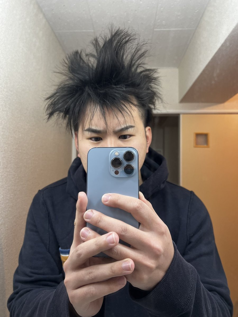 ushiodaxe's tweet photo. いつになく激しい

#今日のねぐせ https://t.co/CkVVzjPnYN