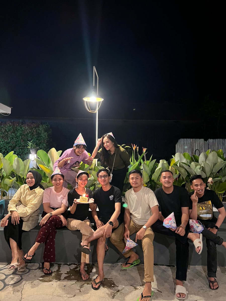 liafebriyni's tweet photo. Late post, btw ini ulang tahun yg ke 25 (11 feb), 25 tahun ga punya pencapaian wkwkwk :') https://t.co/OxV3sHWY0I