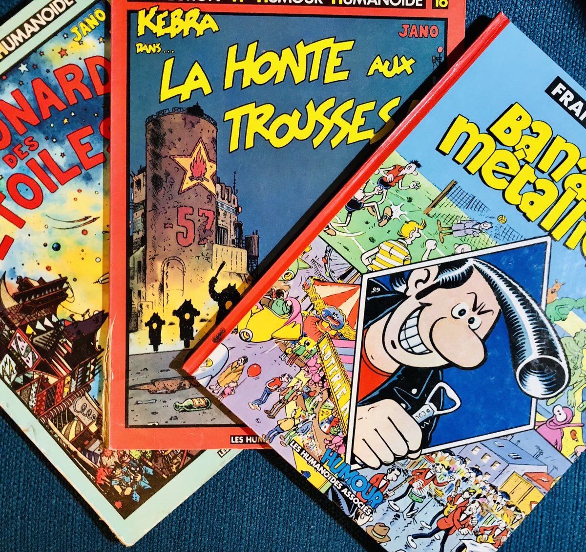 OlivierMilan's tweet photo. Et soudain ce soir en passant avenue Trudaine une petite boutique de je sais pas quoi avec une caisse de vieux trucs devant. Et je remonte le temps. 6€ les trois. #lesvraissavent #tramber #jano #margerin #kebra #leshumanoïdesassociés https://t.co/NXJvSLORoc