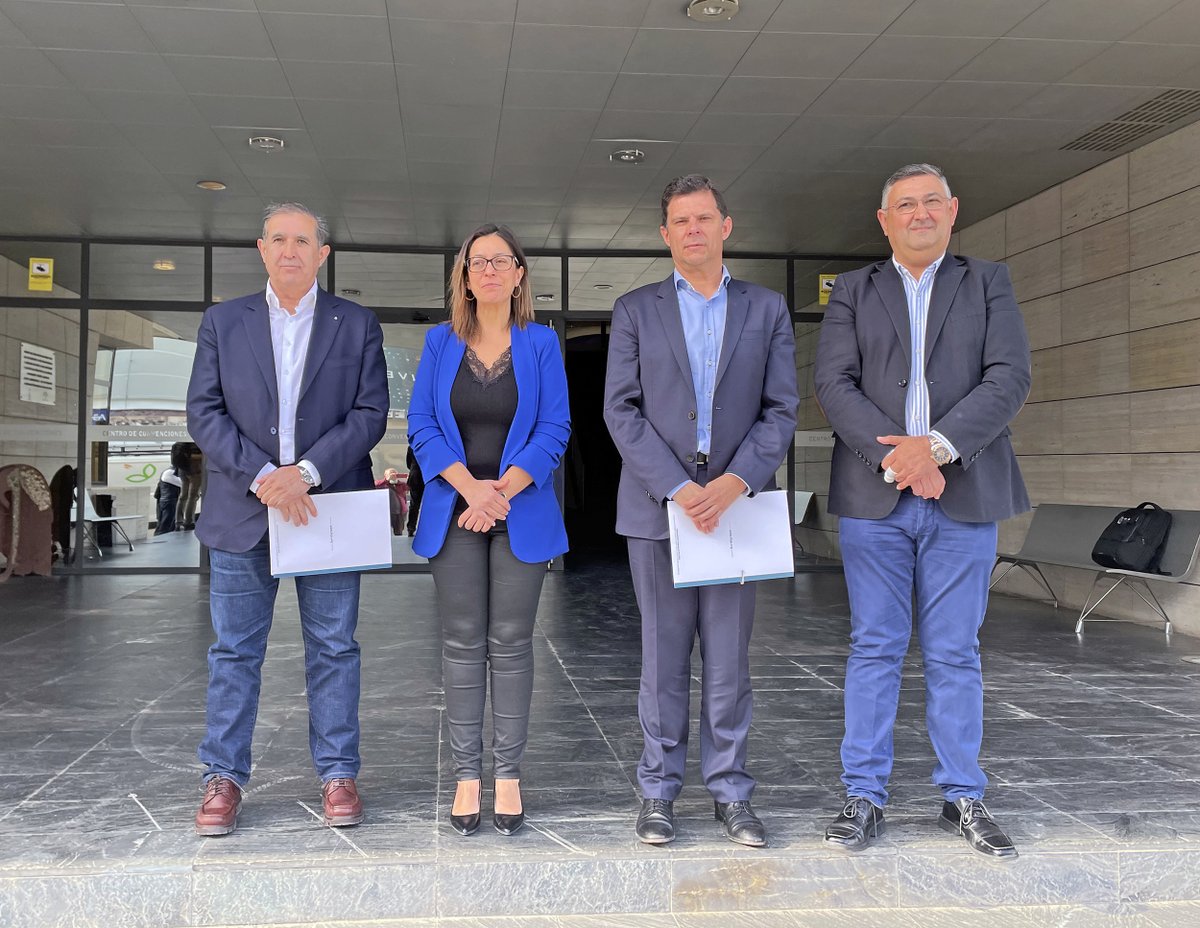 noticiasdejaen's tweet photo. CONVENIO DE @FERIASJAEN  con tres empresas referentes en sector oleícola y se convierten en patrocinadores principales de la @ExpolivaOficial: GEA @GEAOliveOil  y  ITEA @IteaAutomat y Conde de Benalúa @AOVEAmargayPica  +info: https://t.co/7M4K6PJ2IZ https://t.co/dlGyfO51k1