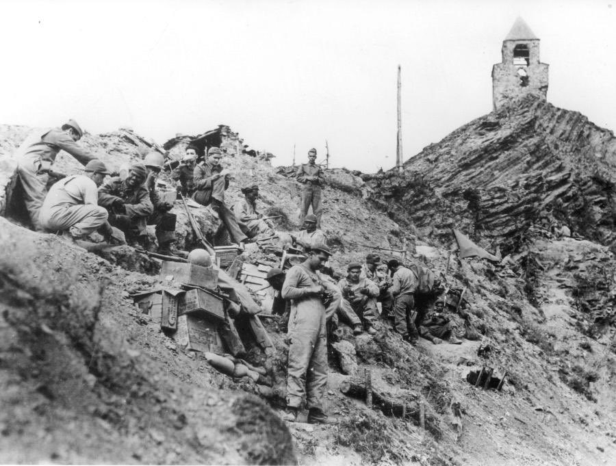 GeneralMourao's tweet photo. Em 21 de Fevereiro de 1945, a FEB conquista Monte Castelo naquilo que foi a vitória da honra e um dos maiores feitos do Exército de Caxias. https://t.co/b5Ty67tdID