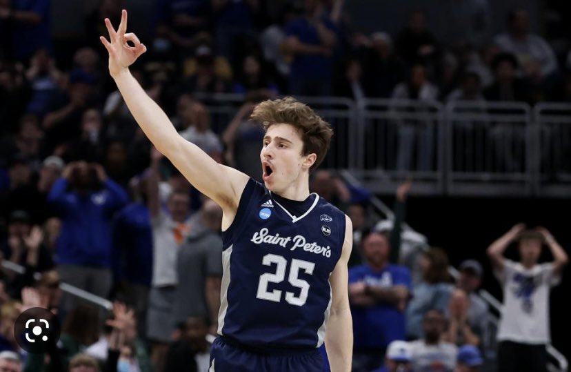 mike_houge's tweet photo. Blessed an extremely excited to receive a division 1 offer from st.peter’s university!! #JUCOPRODUCT #4mommy @VerbalCommits @JucoRecruiting @JUCOadvocate @GoSenatorsMBB https://t.co/laUV4q9X7M