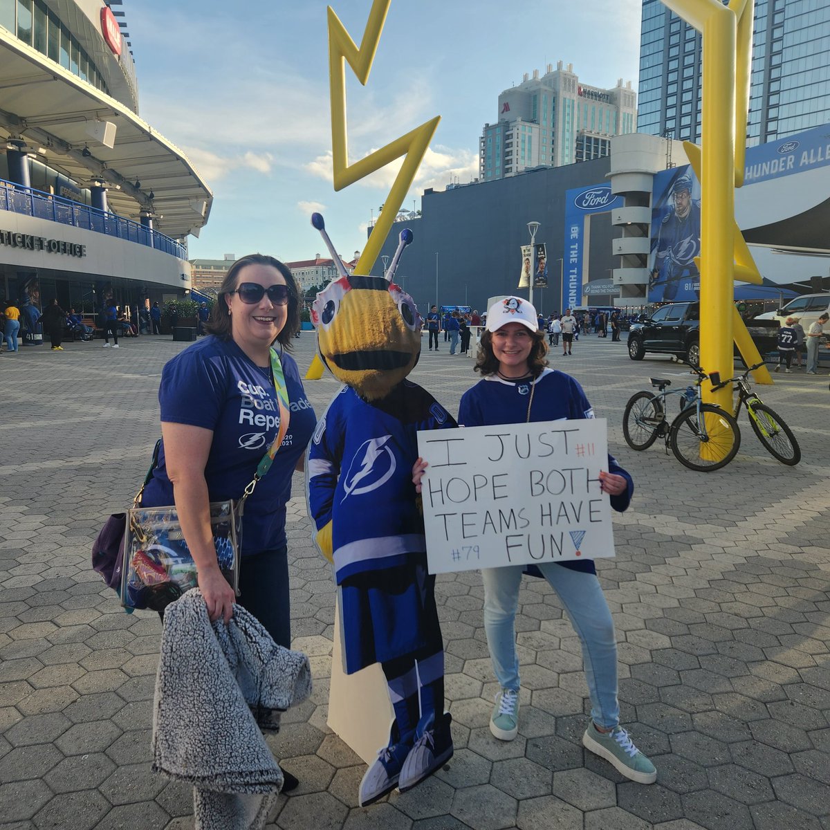 tbl_cely79's tweet photo. having a great time in thunder alley!!!⚡ #printlightningfast https://t.co/G6gcdHDIjx