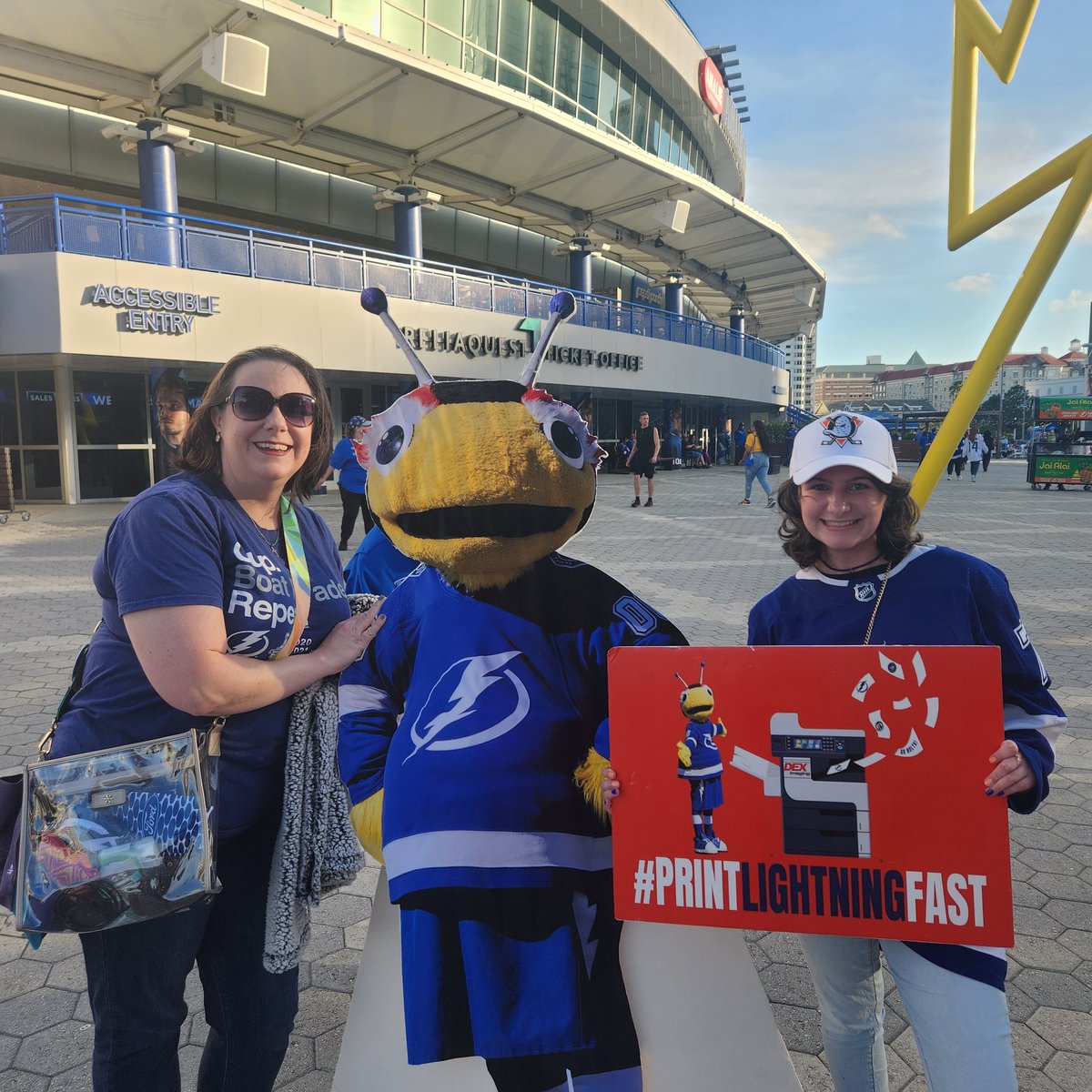 tbl_cely79's tweet photo. having a great time in thunder alley!!!⚡ #printlightningfast https://t.co/G6gcdHDIjx
