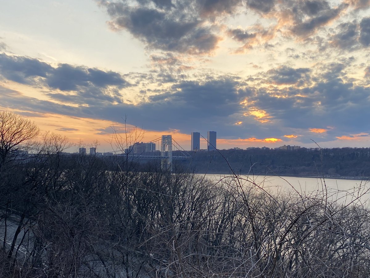 principalemel's tweet photo. Sunset
Hudson
The GWB
The beauty of our community
#WashingtonHeights #FortTryon #MotherNature https://t.co/OhqYIQqSus
