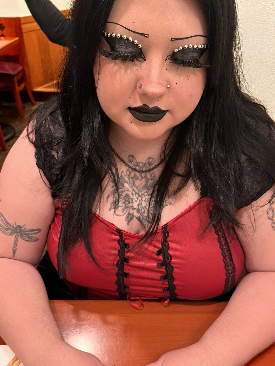 chron1cb1tch's tweet image. Valentine’s Day ❤️