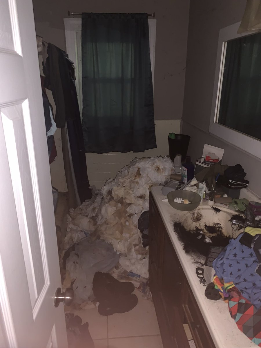 fortun8fool's tweet photo. I sold this house today for profit. Good riddance to the house of dooty 💩 🏡 🏠 https://t.co/2DfbemSXMP