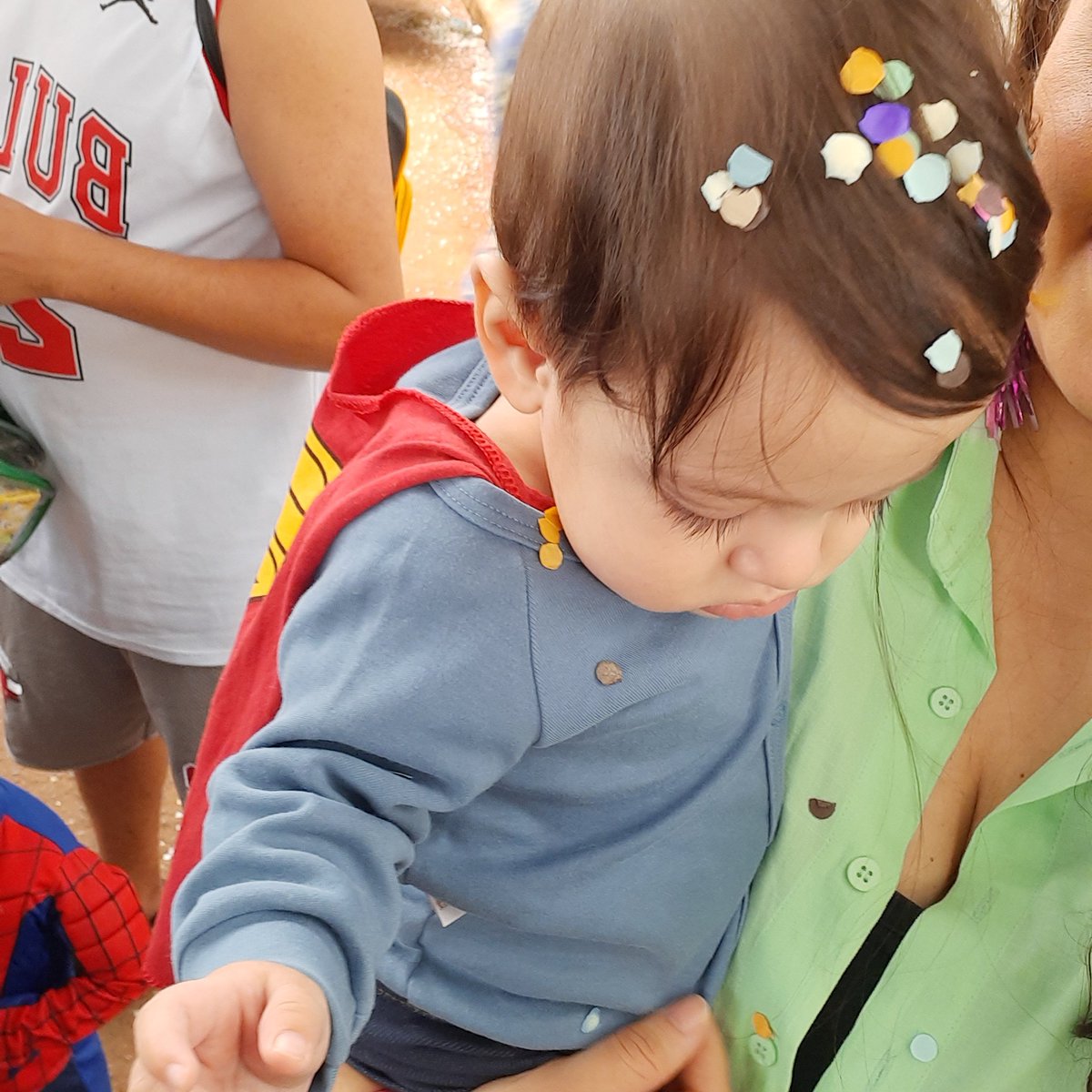 RovyLacerda's tweet photo. Primeiro Carnaval do Théo #blocodabaratinha #df2 @globobrasilia https://t.co/ULWHwIgyOj