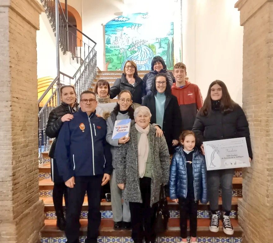 FallaCambro's tweet photo. Enhorabona i molta sort Jose! 🍀🙌🏻📖
#plf13 #PremisLlibretsGVA
#PremiPoesiaSatírica #Promociólingüística
#Promocióiúsdelvalencià
#PremisLletresFalleres https://t.co/tDtpuHujKT
