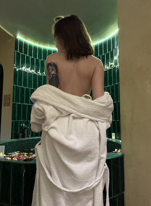 Spa day 🧖🏼&zwj;♀️ https://t.co/x03ZqhB5GP