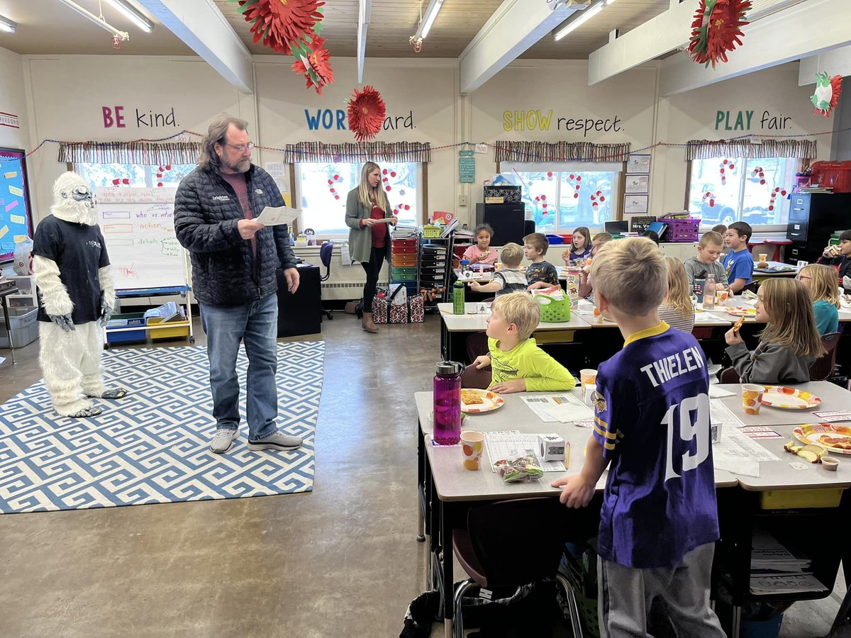 OLMFoods's tweet photo. OLM &amp; @HotStuffPizza partnered with @leightonbroadcasting to provide pizza parties for amazing kids that helped donate the most food to the Fill the Yeti Fish House campaign!
#charity #donation #pizzaparty https://t.co/s4lGjOftLP